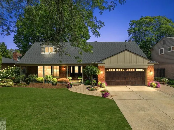 968 Moorland Dr, Grosse Pointe Woods, MI 48236