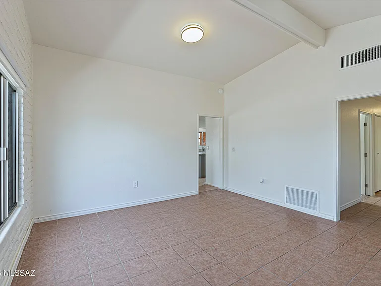519 S Avenue D — Photo 10