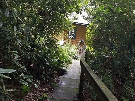 3rd image of 106 Creekview Dr