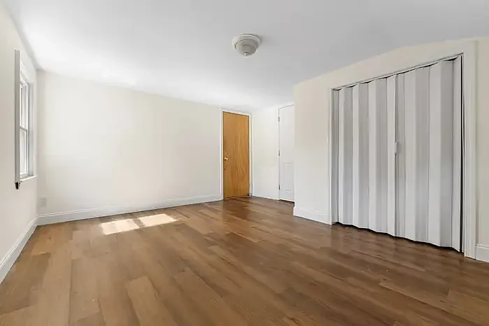 463 Lincoln St — Photo 2