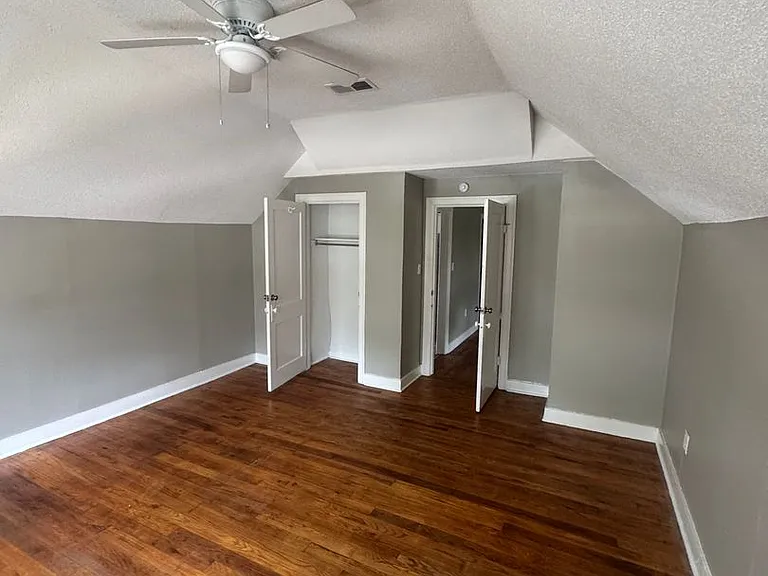 925 S Cox St — Photo 4