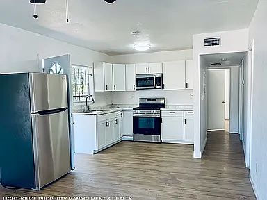3rd image of 1154 W 22nd St