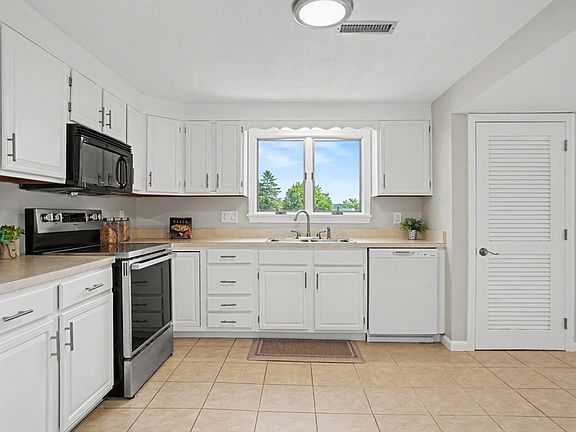 5th image of 13 Brandee Ln #24
