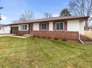 5461 Pebble Creek Trl, Loves Park, IL 61111