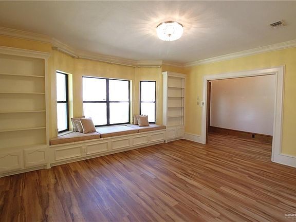 4th image of 4102 Karen Ln