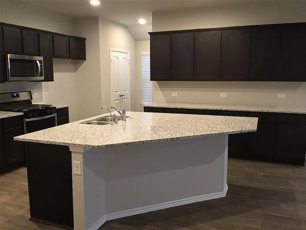 4 bed, 2.0 bath, 2067 sqft, $2,695 — Photo 3