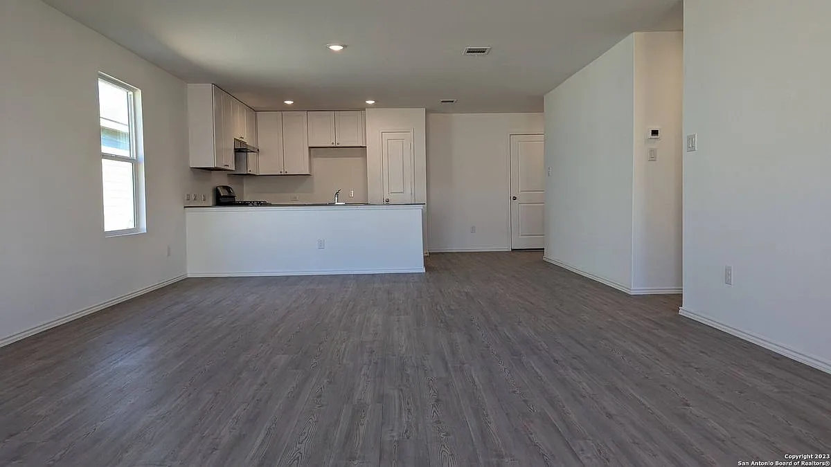 3 bed, 2.0 bath, 1474 sqft, $1,749 — Photo 2