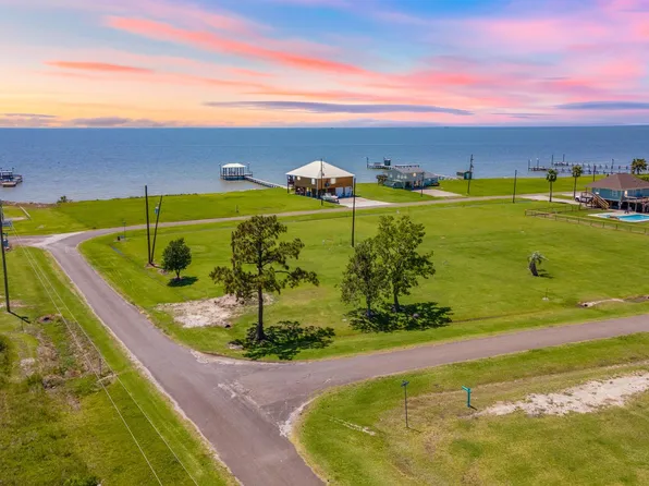 17-18 Teal Ln #19, Anahuac, TX 77514