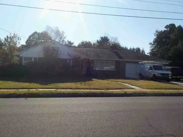 532 Dickinson Rd, Burlington, NJ 08016