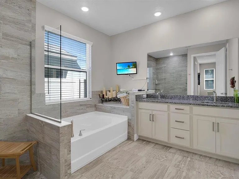 2487 Empress Dr — Photo 18