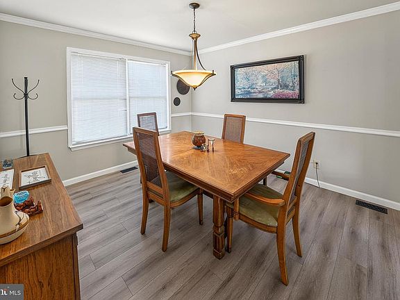 3rd image of 33 Salisbury Way