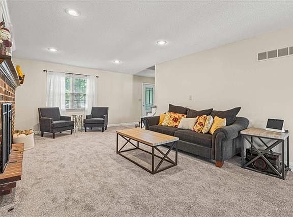 4th image of 9639 Wedd St