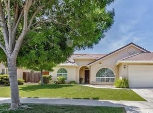 555 Castlerock Ave, Los Banos, CA 93635