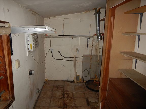 5th image of 815 E 70th St