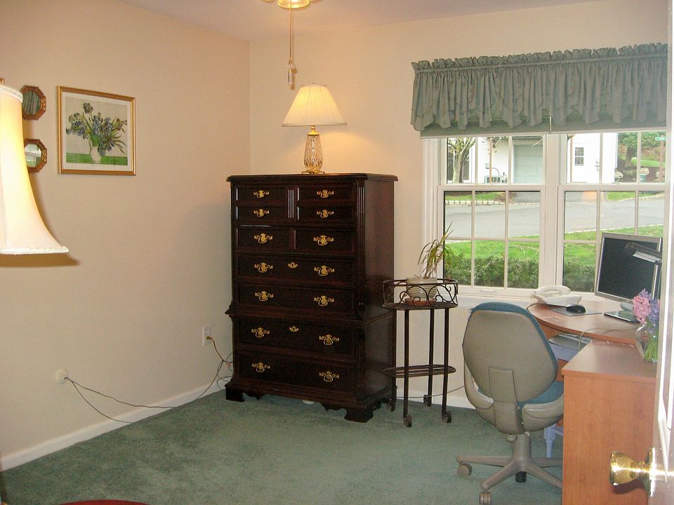 Spacious 2nd bedroom