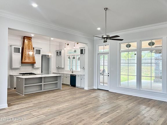 5th image of 200 Long Oak Ln