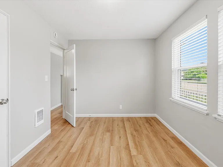 360 E Dartmouth St — Photo 6