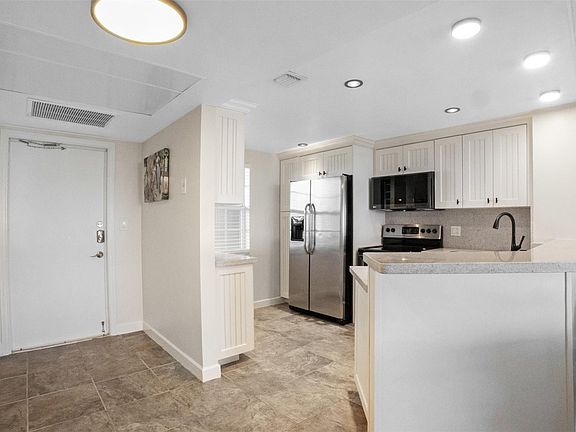 5th image of 605 Oaks Drive #905