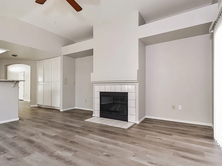 5244 Del Lago Dr — Photo 4