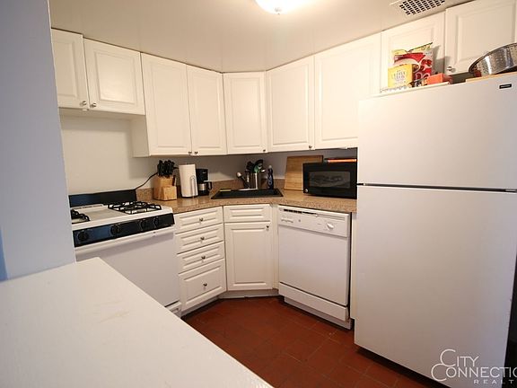 4th image of 325 E 64th St APT 607