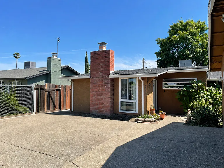 2160 62nd Ave — Photo 1