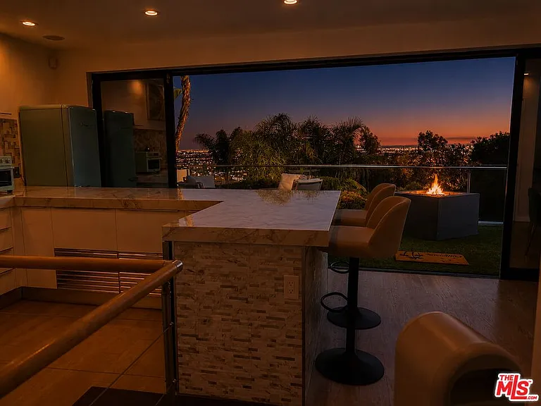 8380 Hollywood Blvd — Photo 19