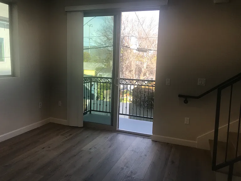 5120 Cahuenga Blvd #103 — Photo 25