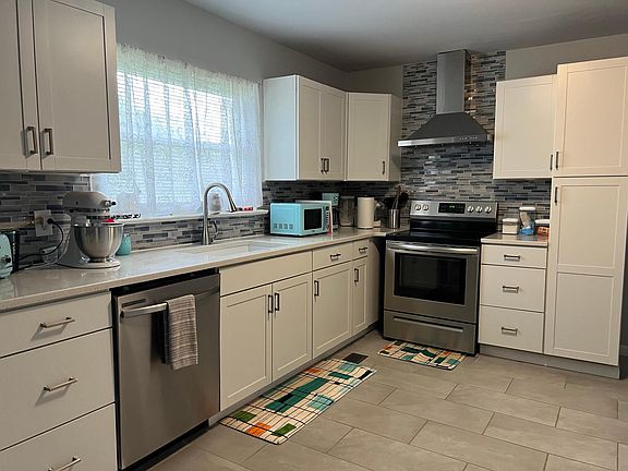 2nd image of 168 Scenic Dr #168