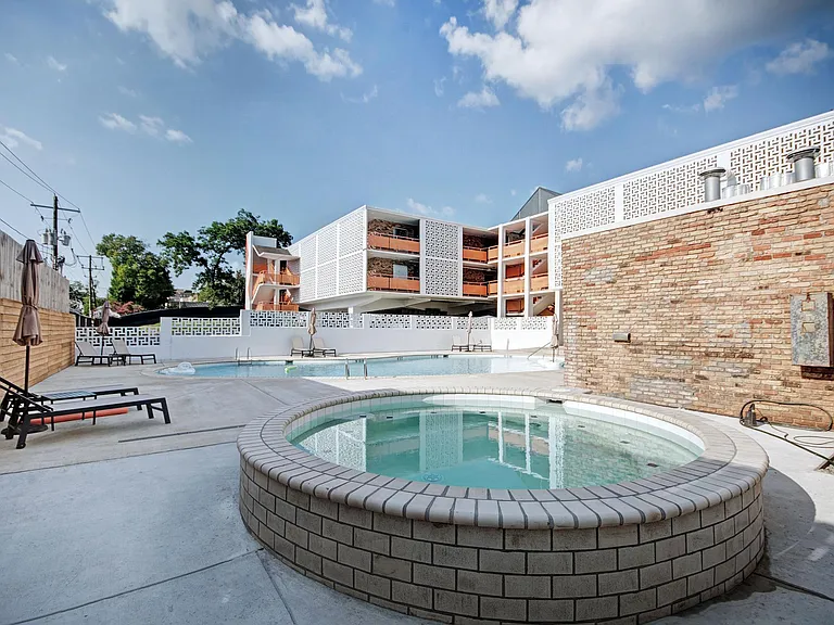 Admiral Apartments — Photo 26
