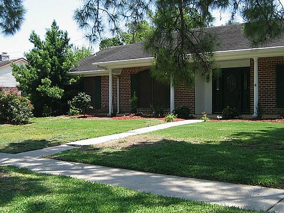 3rd image of 216 Coronation Dr