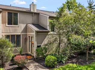 1585 Pineview Dr, Pittsburgh, PA 15241
