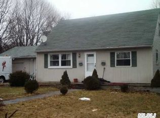 47 Michigan Ave, Bay Shore, NY 11706