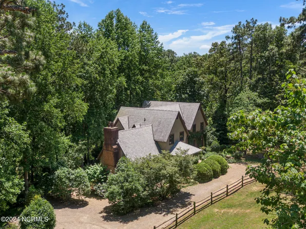 176 Merry Way, Southern Pines, NC 28387