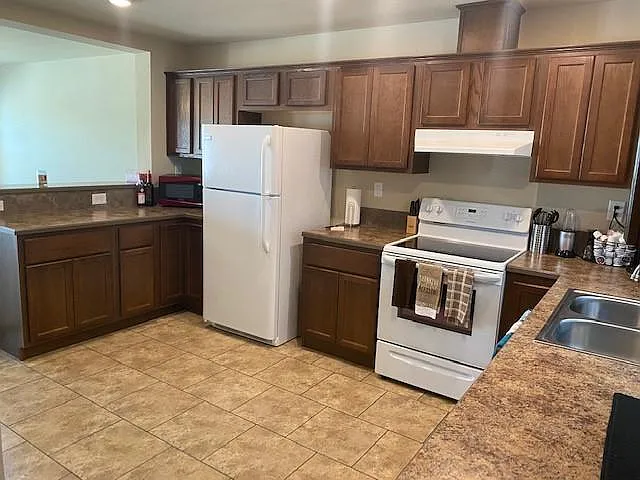 104 Evans Ave — Photo 2