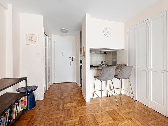 5th image of 310 E 70th St APT 7G