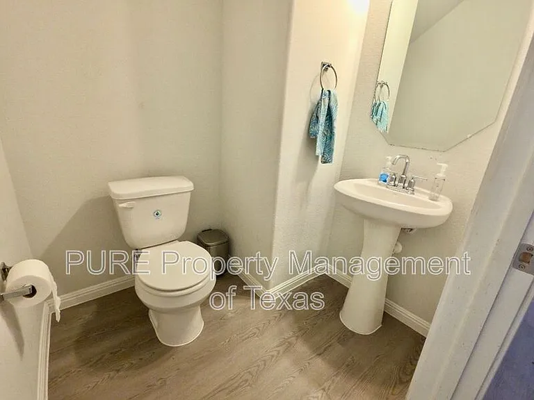 10400 Alemoor Dr — Photo 25