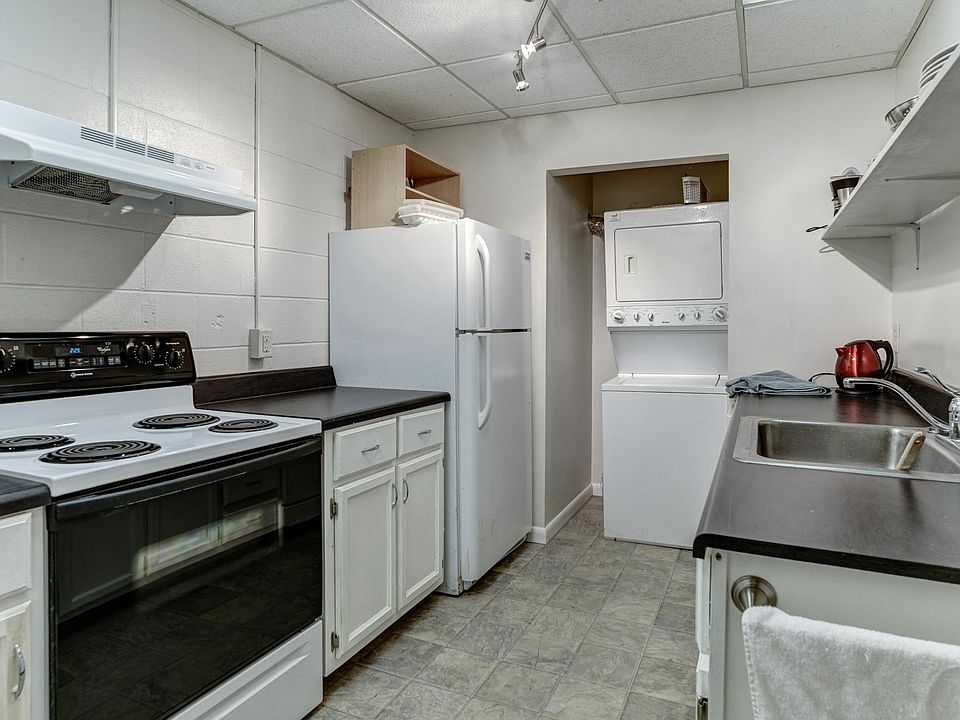 2nd image of 7 Carjen Ave Unit B