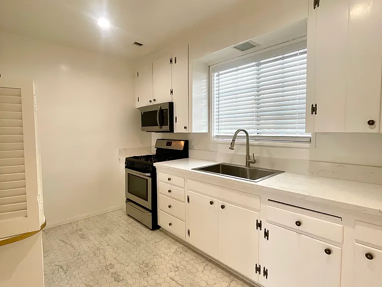 5534 1/2 Kester Ave #5534-1/2 — Photo 12