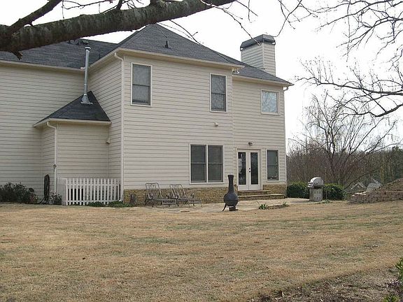 Another view of the spacious backyard!