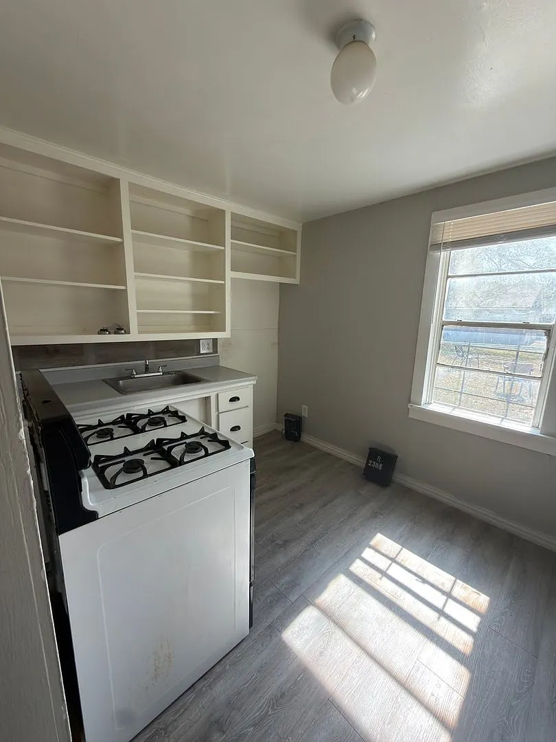 CBS 2304 Avenue V — Photo 3