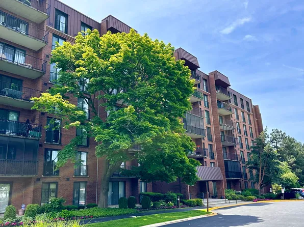 111 Acacia Dr APT 312, Indian Head Park, IL 60525