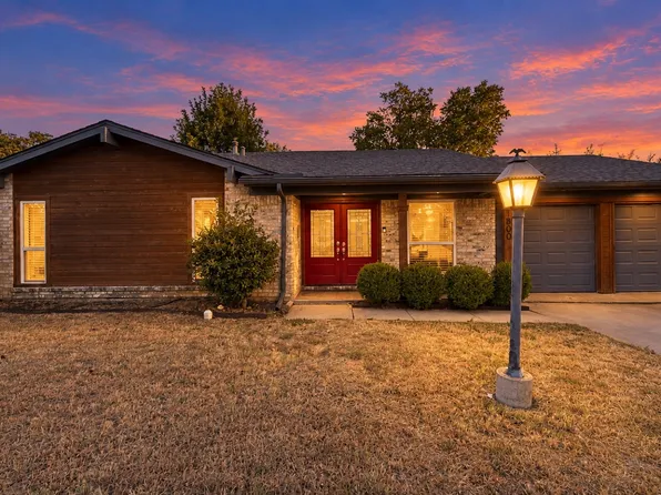 1800 Lexington Pl, Bedford, TX 76022