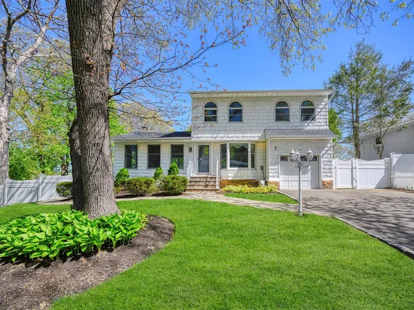 7 Hampton Street, Hauppauge, NY 11788