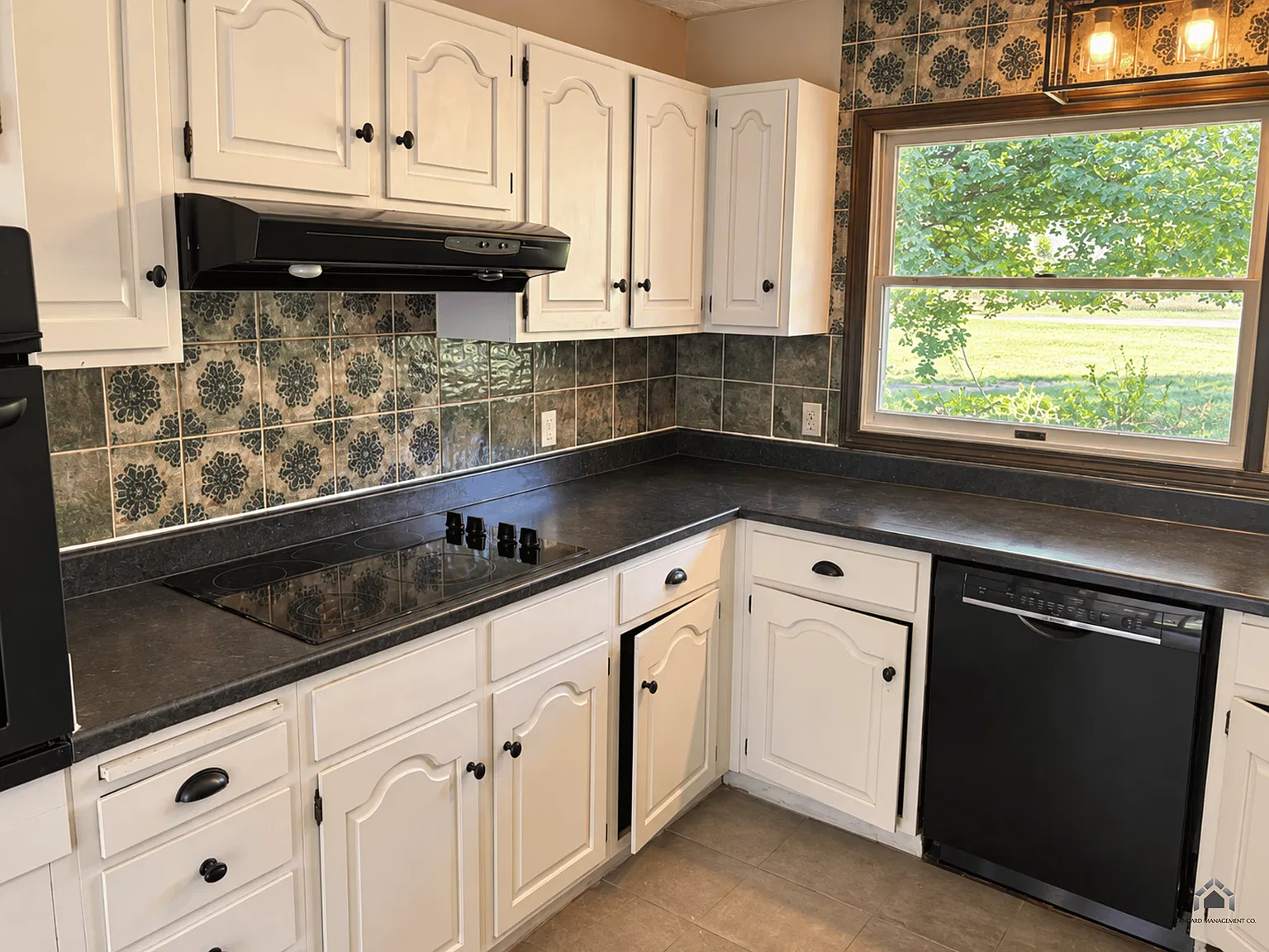 4 bed, 2.5 bath, 2870 sqft, $2,500 — Photo 3