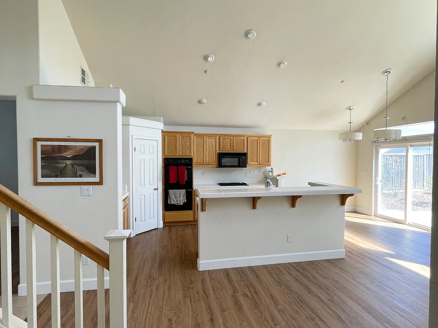 5 bed, 2.5 bath, 2082 sqft, $3,700 — Photo 3
