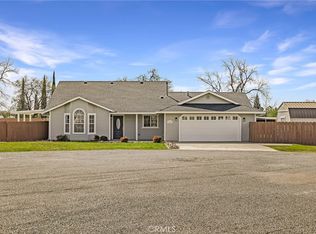 25195 Skeet St, Los Molinos, CA 96055