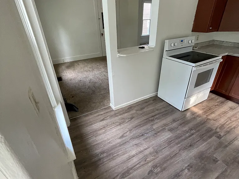 220 Maple St — Photo 5
