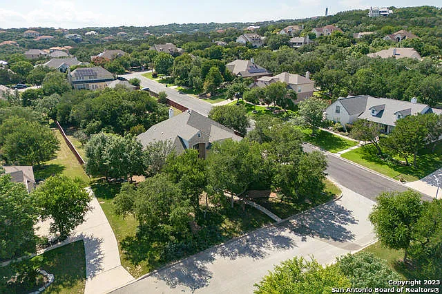 4 bed, 3.5 bath, 4155 sqft, $3,695 — Photo 2