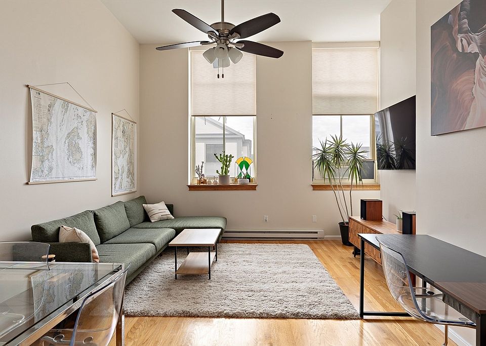 1st image of 350 W 4th St APT 402