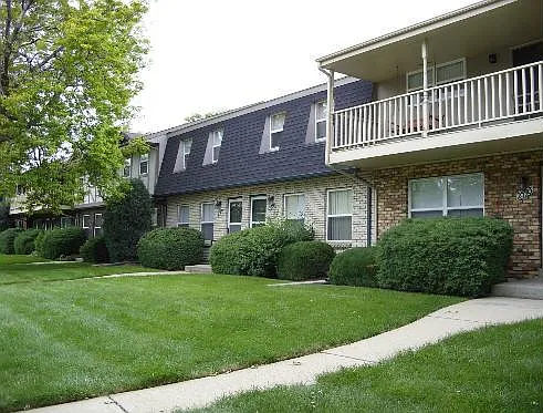 2561-2599 Iris Dr — Photo 3